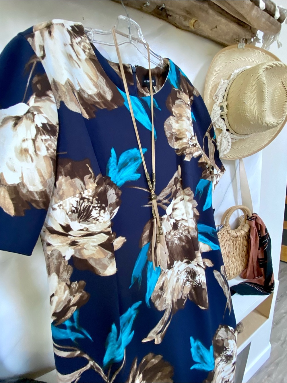 Lovely floral boho dress w shabby chic resort vacay vibe